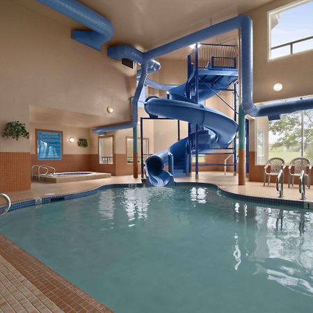 Days Inn By Wyndham Red Deer Bagian luar foto