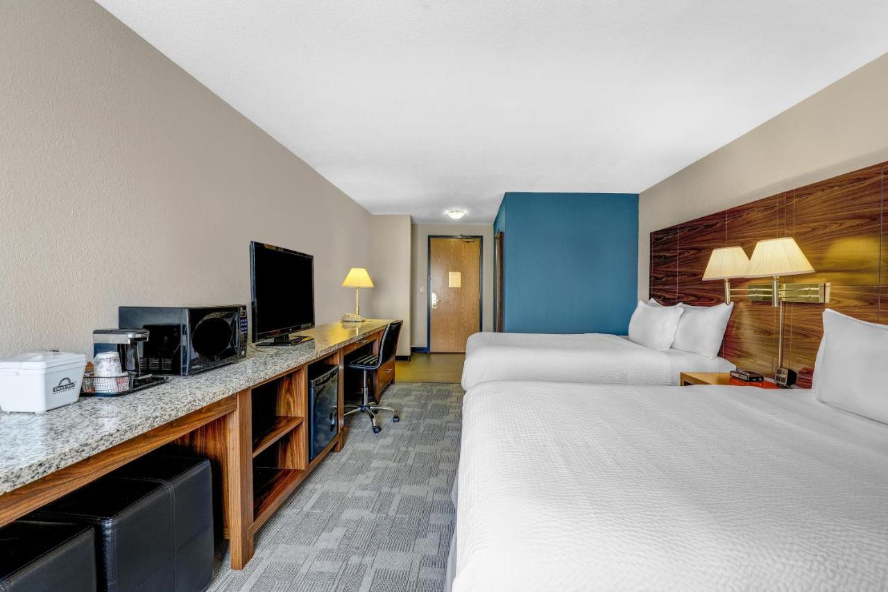 Days Inn By Wyndham Red Deer Bagian luar foto