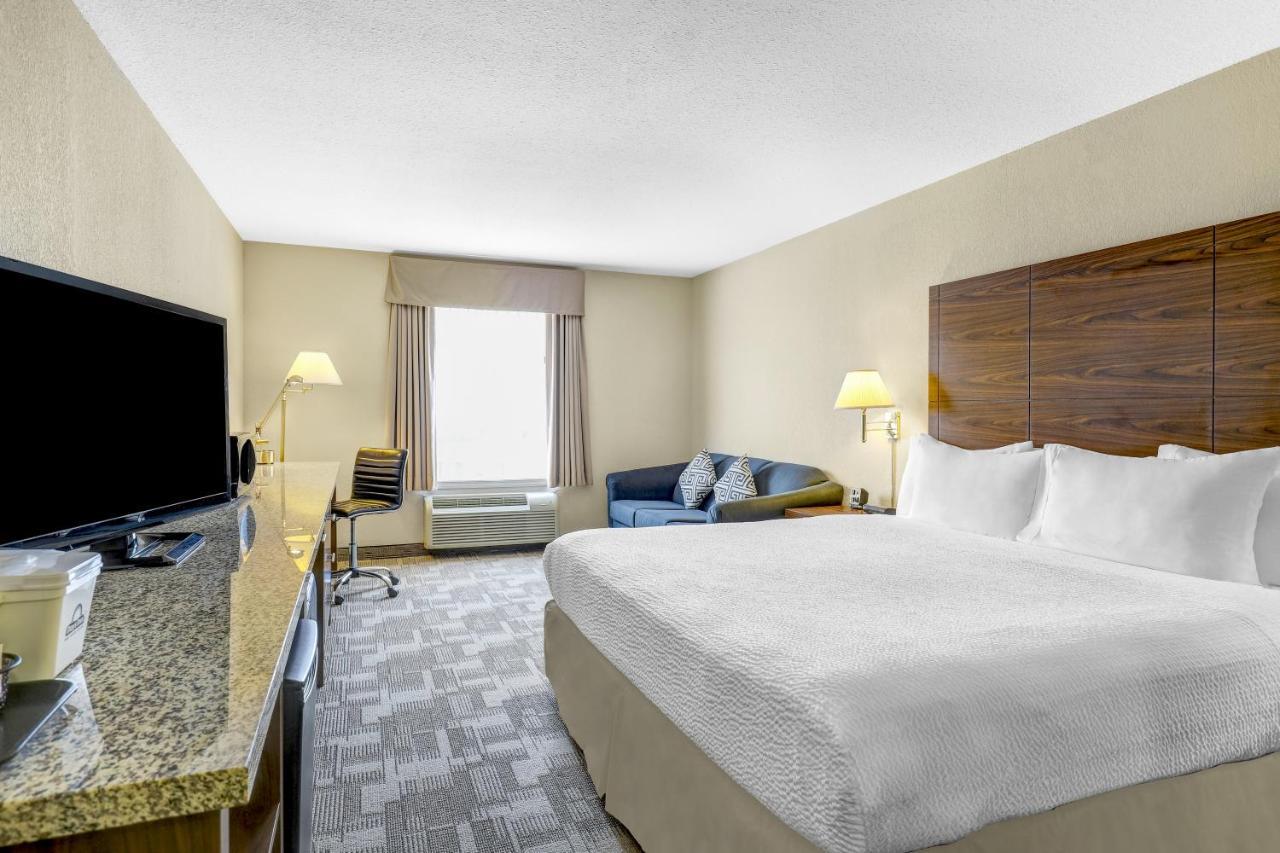 Days Inn By Wyndham Red Deer Bagian luar foto