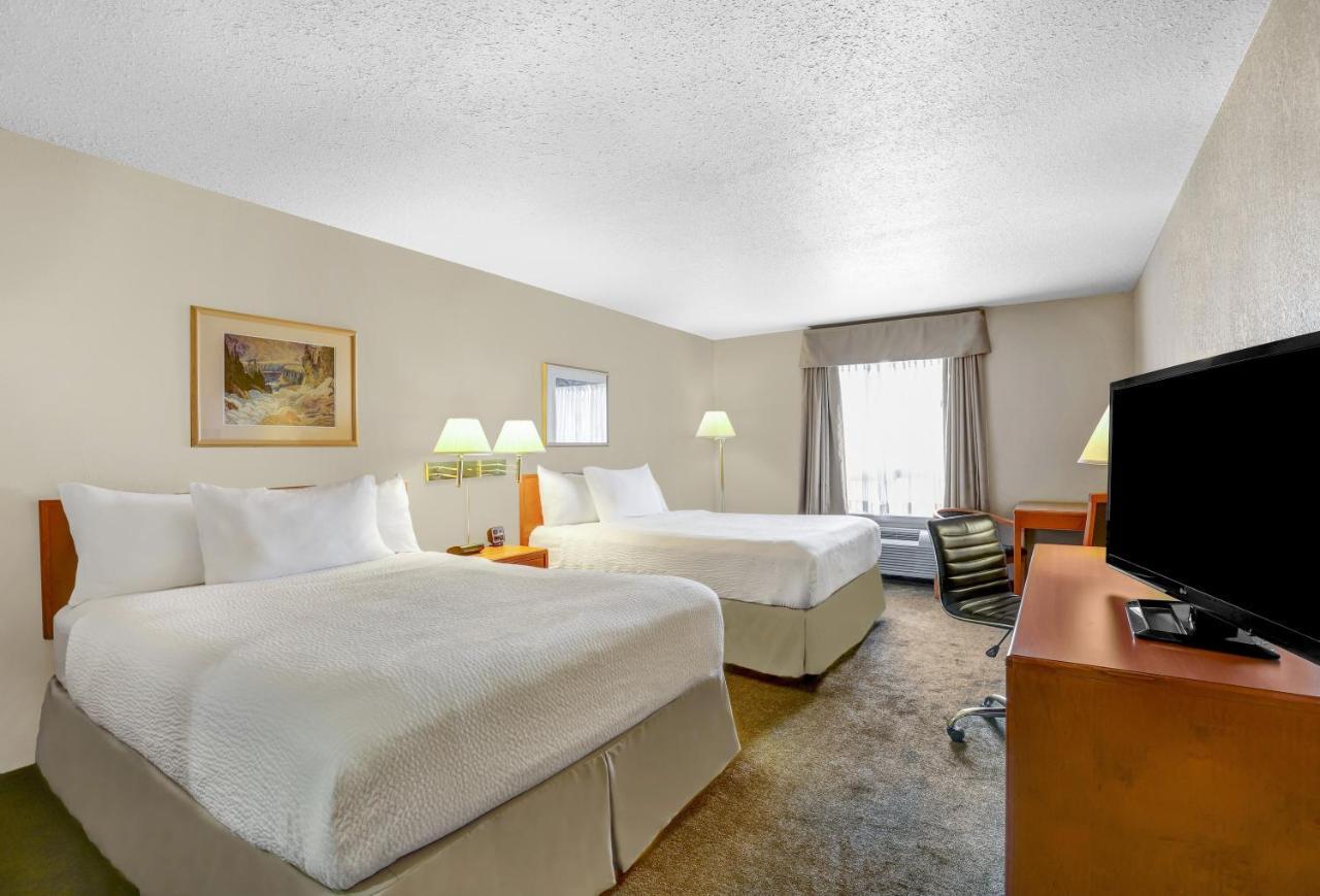 Days Inn By Wyndham Red Deer Bagian luar foto