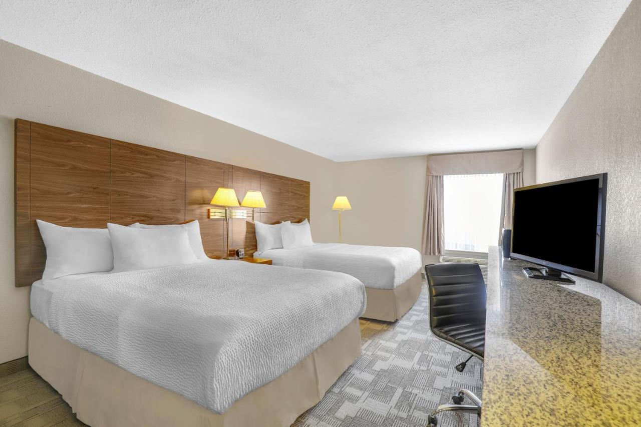 Days Inn By Wyndham Red Deer Bagian luar foto