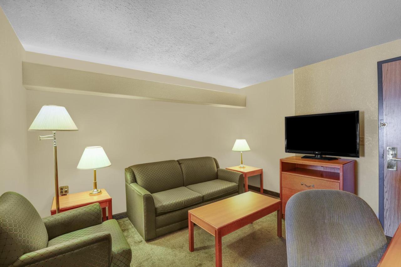 Days Inn By Wyndham Red Deer Bagian luar foto