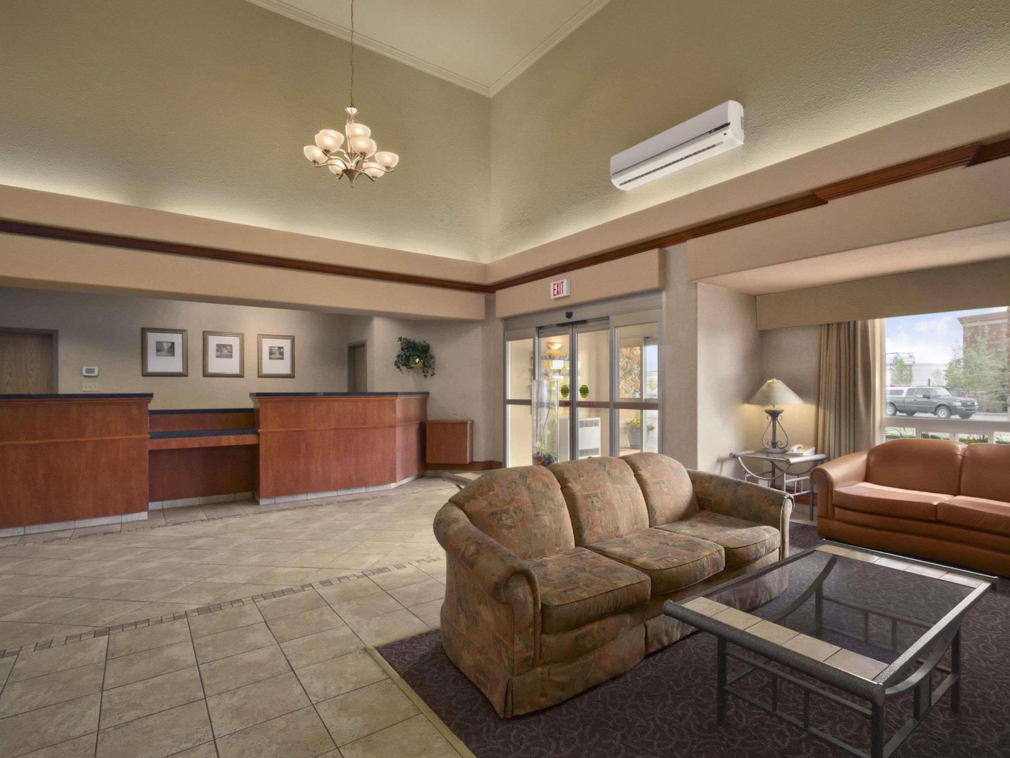 Days Inn By Wyndham Red Deer Bagian luar foto