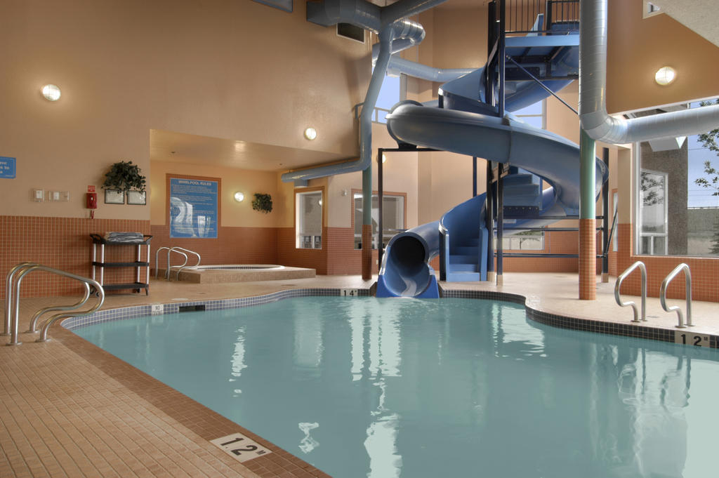 Days Inn By Wyndham Red Deer Bagian luar foto