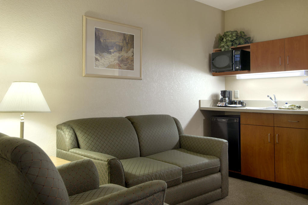 Days Inn By Wyndham Red Deer Ruang foto