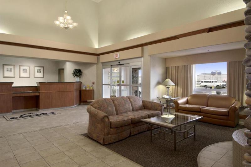 Days Inn By Wyndham Red Deer Bagian luar foto
